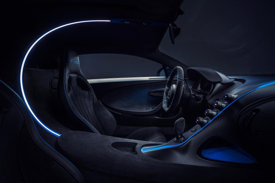 Интерьер Bugatti Chiron Pur Sport 2020 года  (фото 18 из 44)